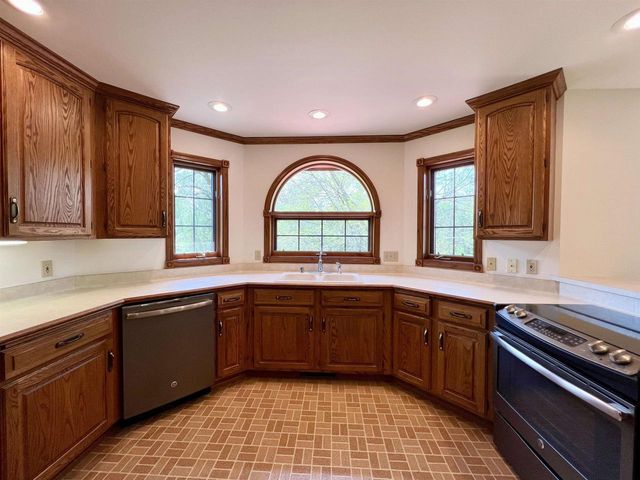 86 LEDGEBROOK DRIVE, Fond Du Lac, WI 54935