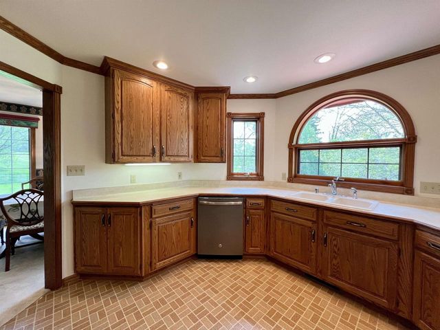 86 LEDGEBROOK DRIVE, Fond Du Lac, WI 54935