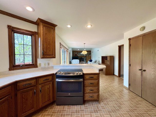 86 LEDGEBROOK DRIVE, Fond Du Lac, WI 54935