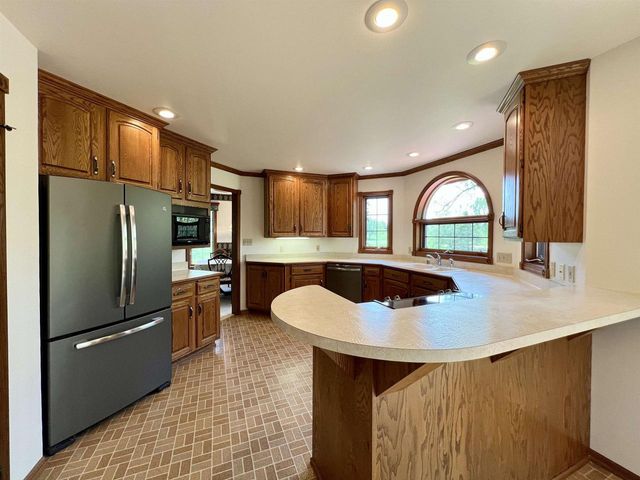 86 LEDGEBROOK DRIVE, Fond Du Lac, WI 54935