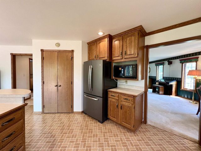 86 LEDGEBROOK DRIVE, Fond Du Lac, WI 54935