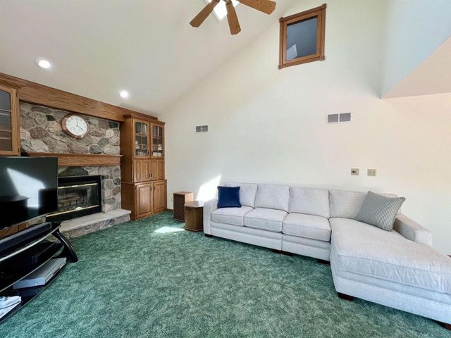 86 LEDGEBROOK DRIVE, Fond Du Lac, WI 54935