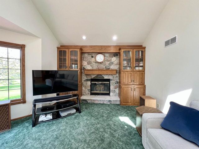 86 LEDGEBROOK DRIVE, Fond Du Lac, WI 54935