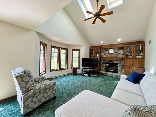 86 LEDGEBROOK DRIVE, Fond Du Lac, WI 54935