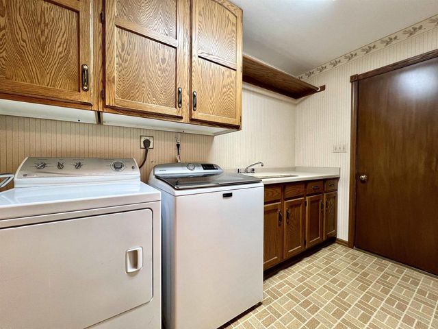 86 LEDGEBROOK DRIVE, Fond Du Lac, WI 54935