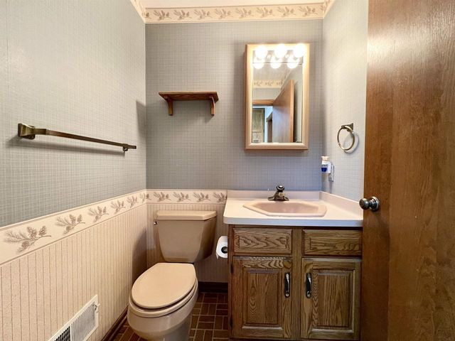 86 LEDGEBROOK DRIVE, Fond Du Lac, WI 54935