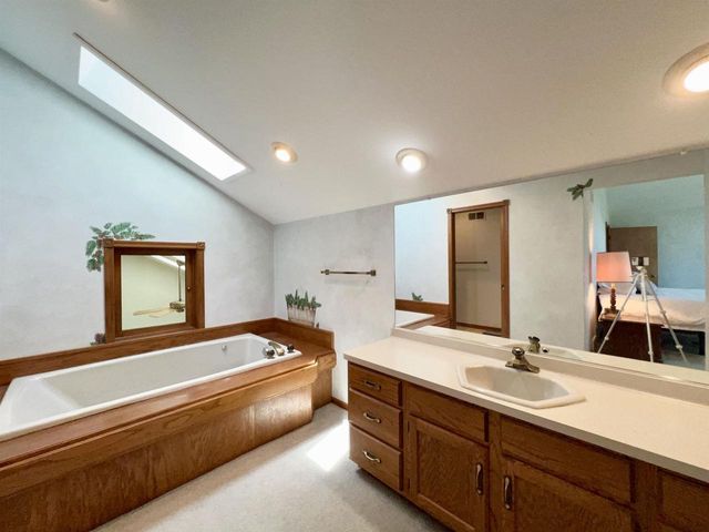 86 LEDGEBROOK DRIVE, Fond Du Lac, WI 54935