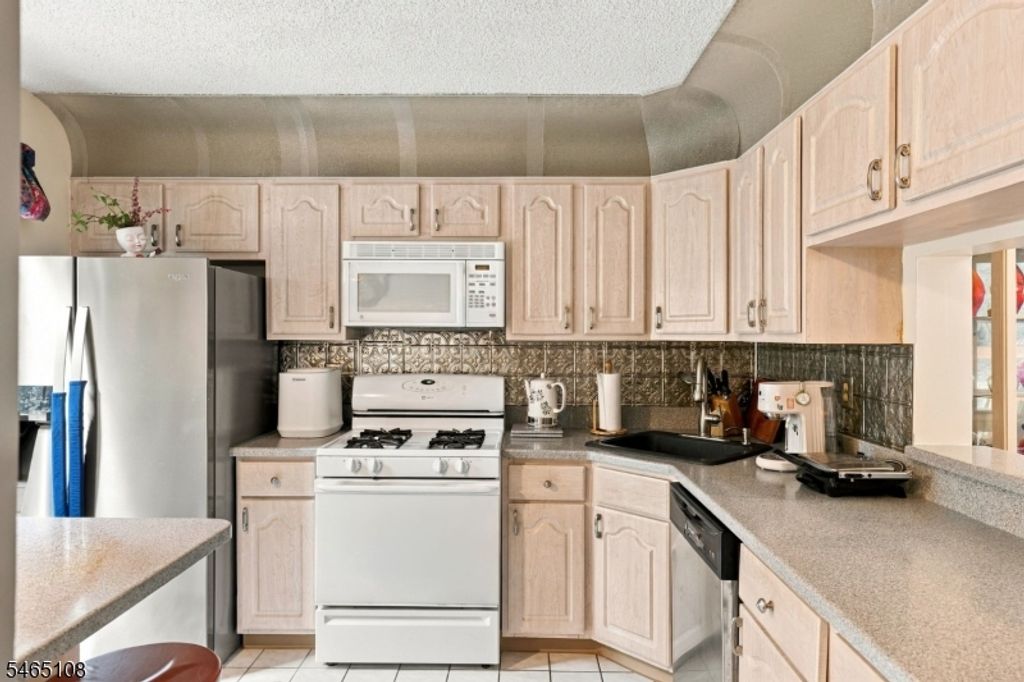 148 Abbot Ct, Piscataway Twp., NJ 08854 — photo 4