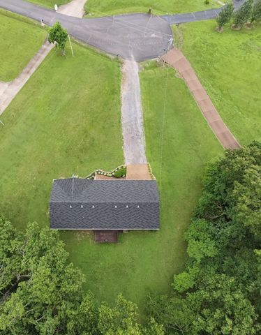 110 Needham Ln, Burns, TN 37029