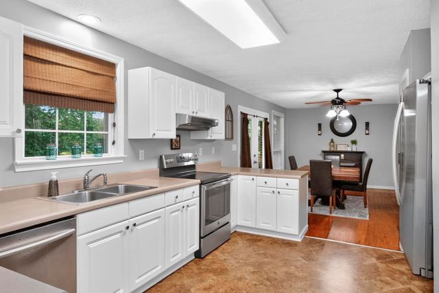 110 Needham Ln, Burns, TN 37029