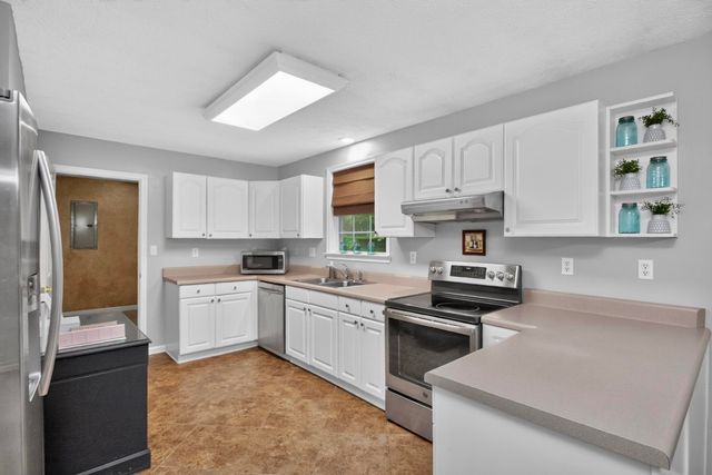 110 Needham Ln, Burns, TN 37029