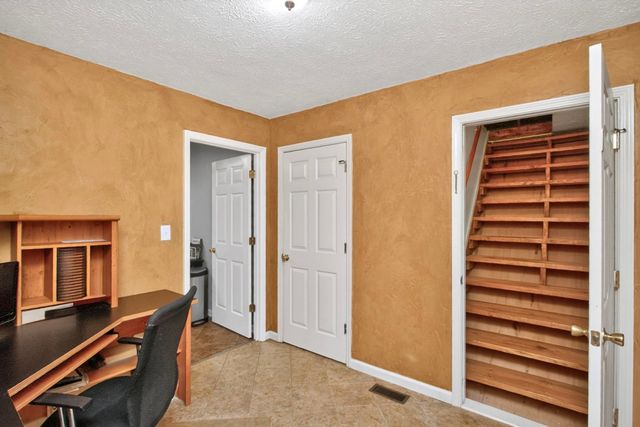 110 Needham Ln, Burns, TN 37029