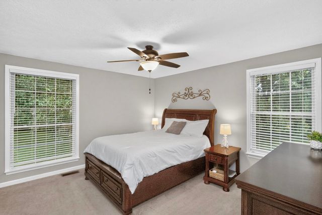 110 Needham Ln, Burns, TN 37029