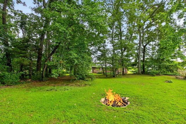 110 Needham Ln, Burns, TN 37029
