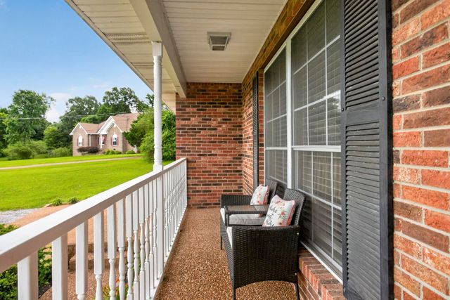 110 Needham Ln, Burns, TN 37029