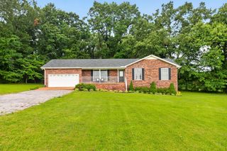 110 Needham Ln, Burns, TN 37029