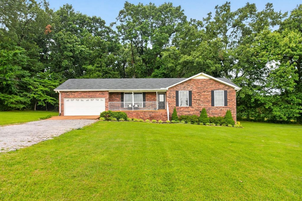 110 Needham Ln, Burns, TN 37029