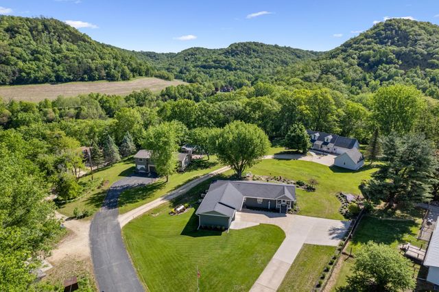 W770 Meadow Lane, Fountain City, WI 54629