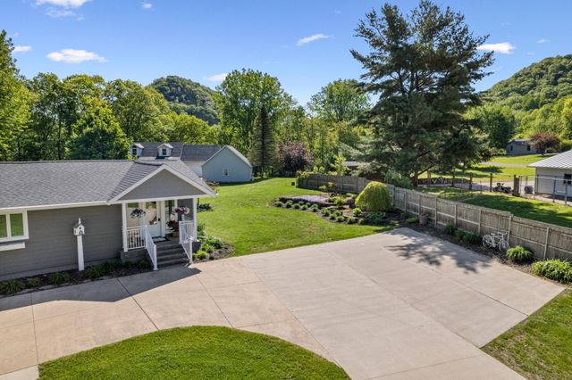 W770 Meadow Lane, Fountain City, WI 54629