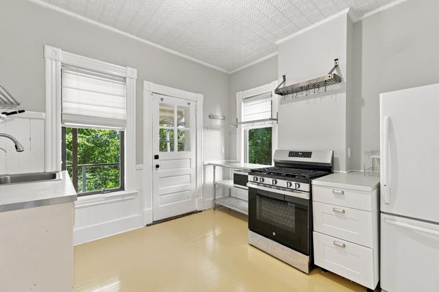 42 Clinton Ave, Holyoke, MA 01040
