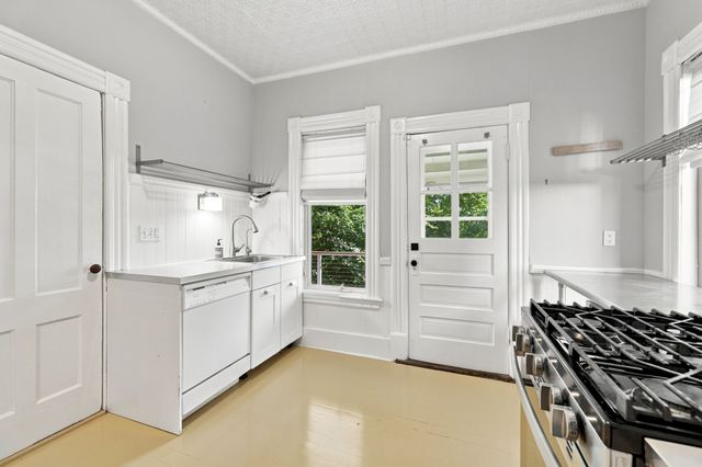 42 Clinton Ave, Holyoke, MA 01040