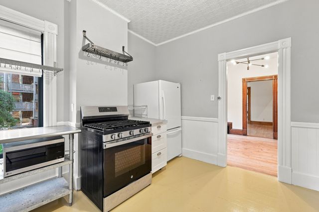 42 Clinton Ave, Holyoke, MA 01040