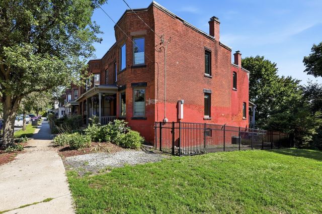 42 Clinton Ave, Holyoke, MA 01040