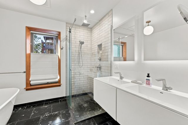 42 Clinton Ave, Holyoke, MA 01040
