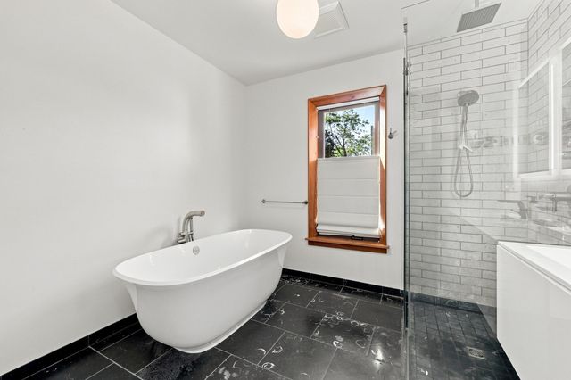 42 Clinton Ave, Holyoke, MA 01040