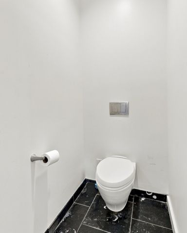 42 Clinton Ave, Holyoke, MA 01040