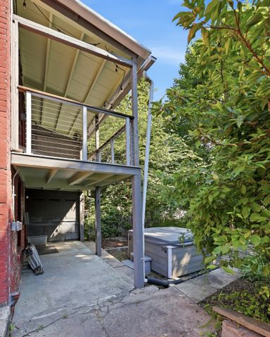 42 Clinton Ave, Holyoke, MA 01040
