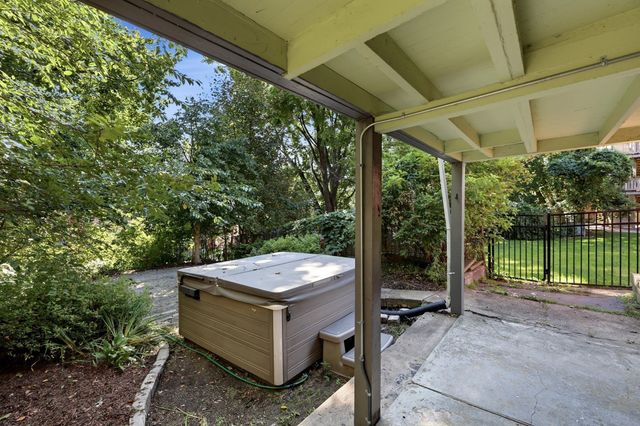 42 Clinton Ave, Holyoke, MA 01040
