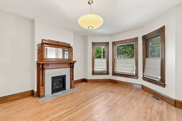 42 Clinton Ave, Holyoke, MA 01040