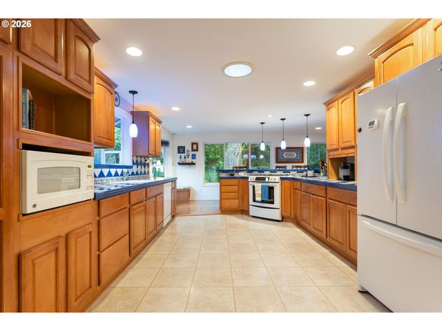 4259 AMBER Ct, Silverton, OR 97381