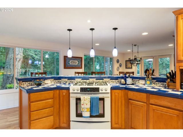 4259 AMBER Ct, Silverton, OR 97381