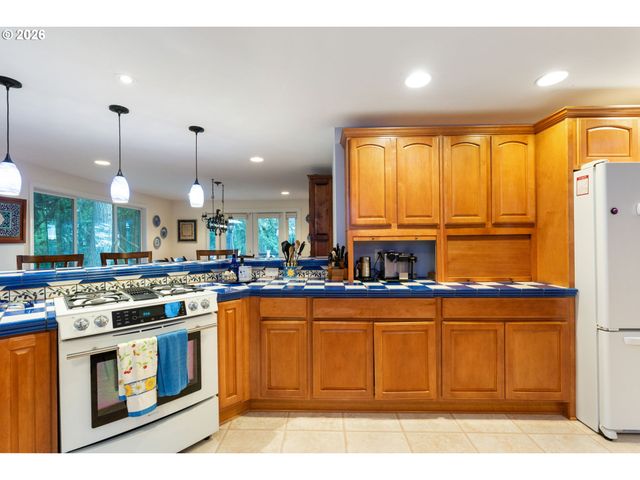 4259 AMBER Ct, Silverton, OR 97381