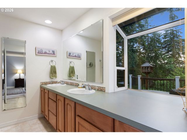 4259 AMBER Ct, Silverton, OR 97381