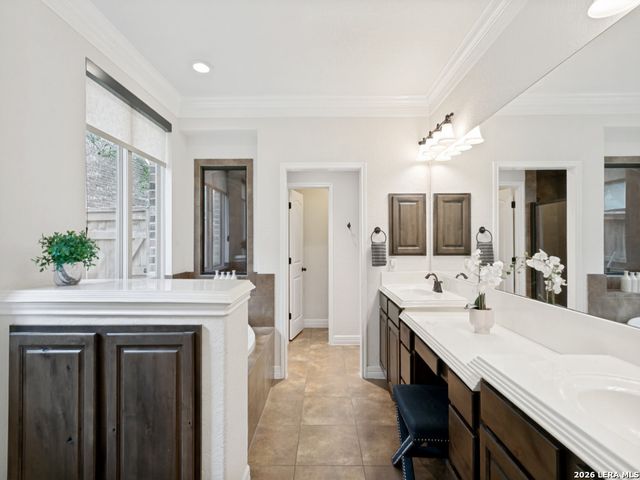 3519 CREST NOCHE DR, San Antonio, TX 78261