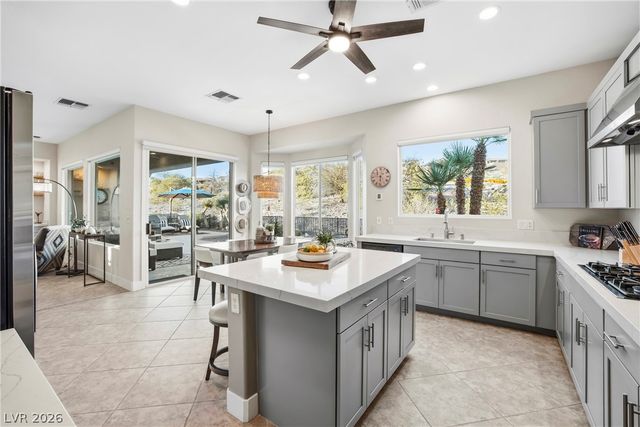 2372 Hardin Ridge Drive, Henderson, NV 89052