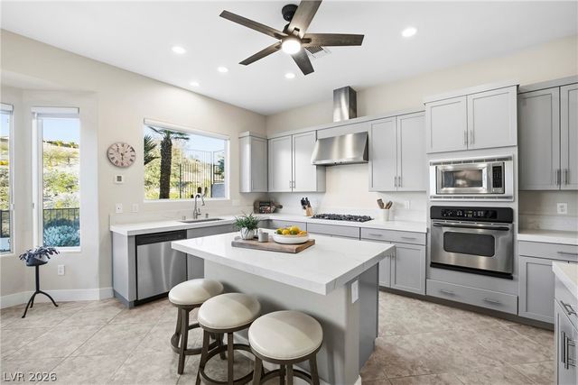 2372 Hardin Ridge Drive, Henderson, NV 89052