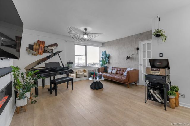 125-10 Queens Boulevard 2205, Kew Gardens, NY 11415