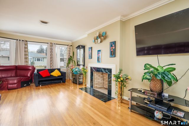 523 West Jackson Avenue, Bridgeport, CT 06604