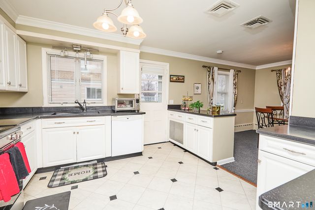 523 West Jackson Avenue, Bridgeport, CT 06604