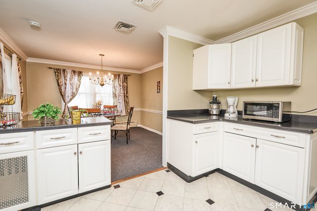 523 West Jackson Avenue, Bridgeport, CT 06604