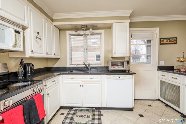 523 West Jackson Avenue, Bridgeport, CT 06604