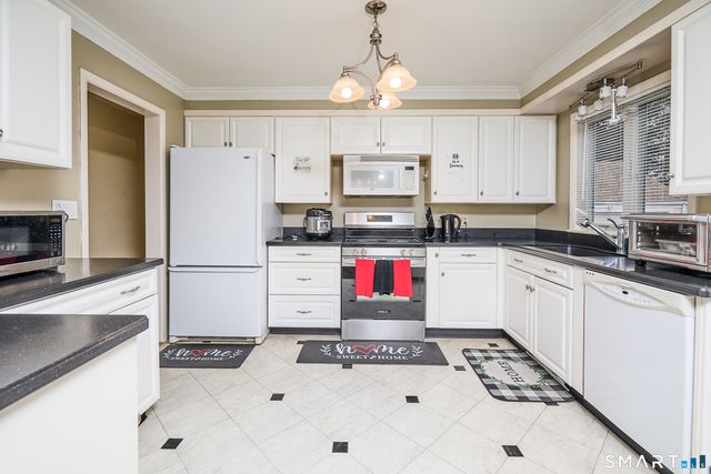 523 West Jackson Avenue, Bridgeport, CT 06604