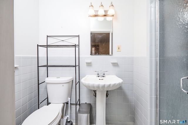 523 West Jackson Avenue, Bridgeport, CT 06604