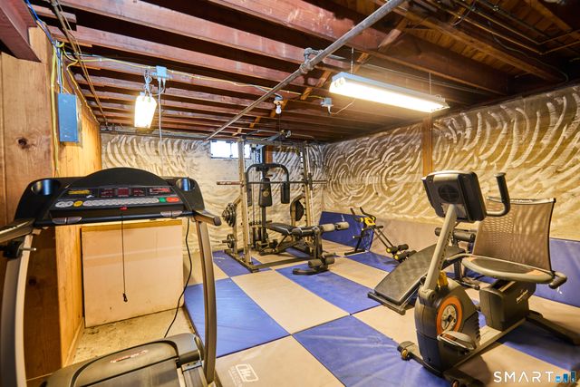 523 West Jackson Avenue, Bridgeport, CT 06604