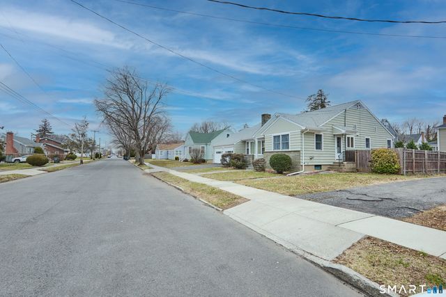 523 West Jackson Avenue, Bridgeport, CT 06604