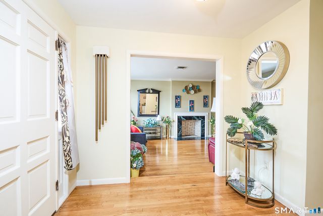 523 West Jackson Avenue, Bridgeport, CT 06604